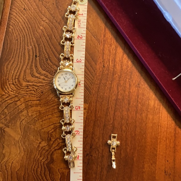Premier design crystal gold watch with extension. - Picture 3 of 3